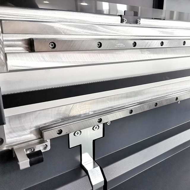 CS8 1.8m Sublimation Printer with 8 i3200 printheads