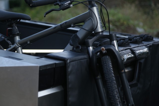 Tesla Cybertruck tailgate bicycle mat,MY SHOP,Tesla Cybertruck tailgate bicycle mat