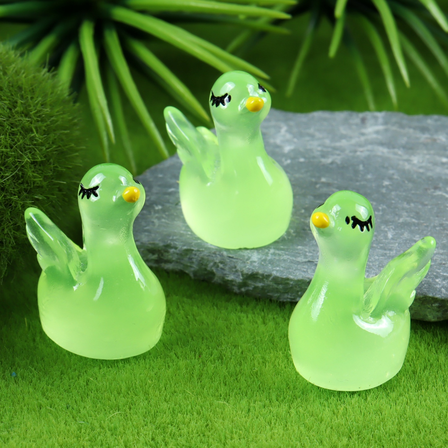 Glow In Dark Cartoon Spread Wings Swan Mini Figurine Car Micro Landscape Ornament