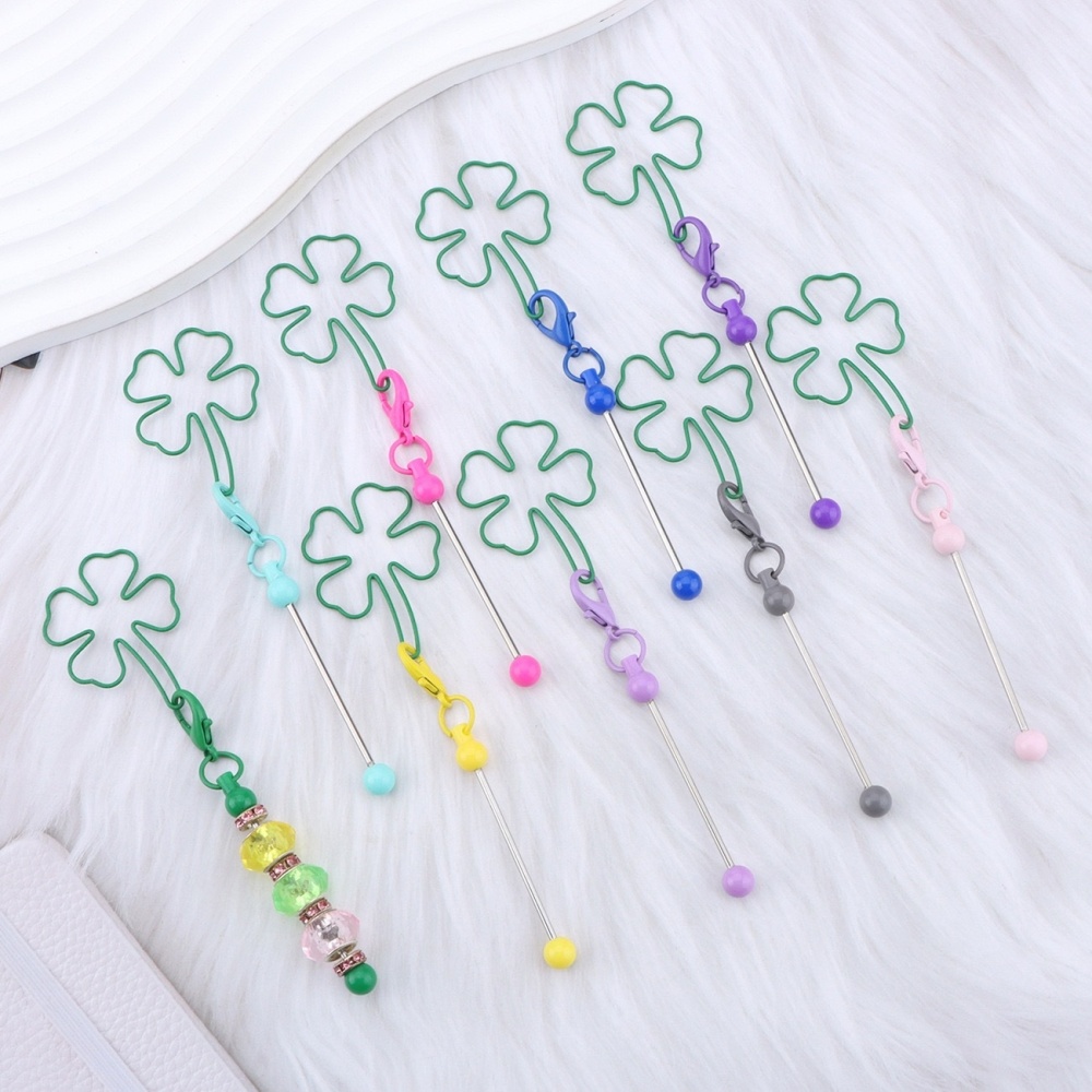 Who gets it?! This DIY four-leaf clover beaded keychain works for phone cases, bags and Christmas trees!