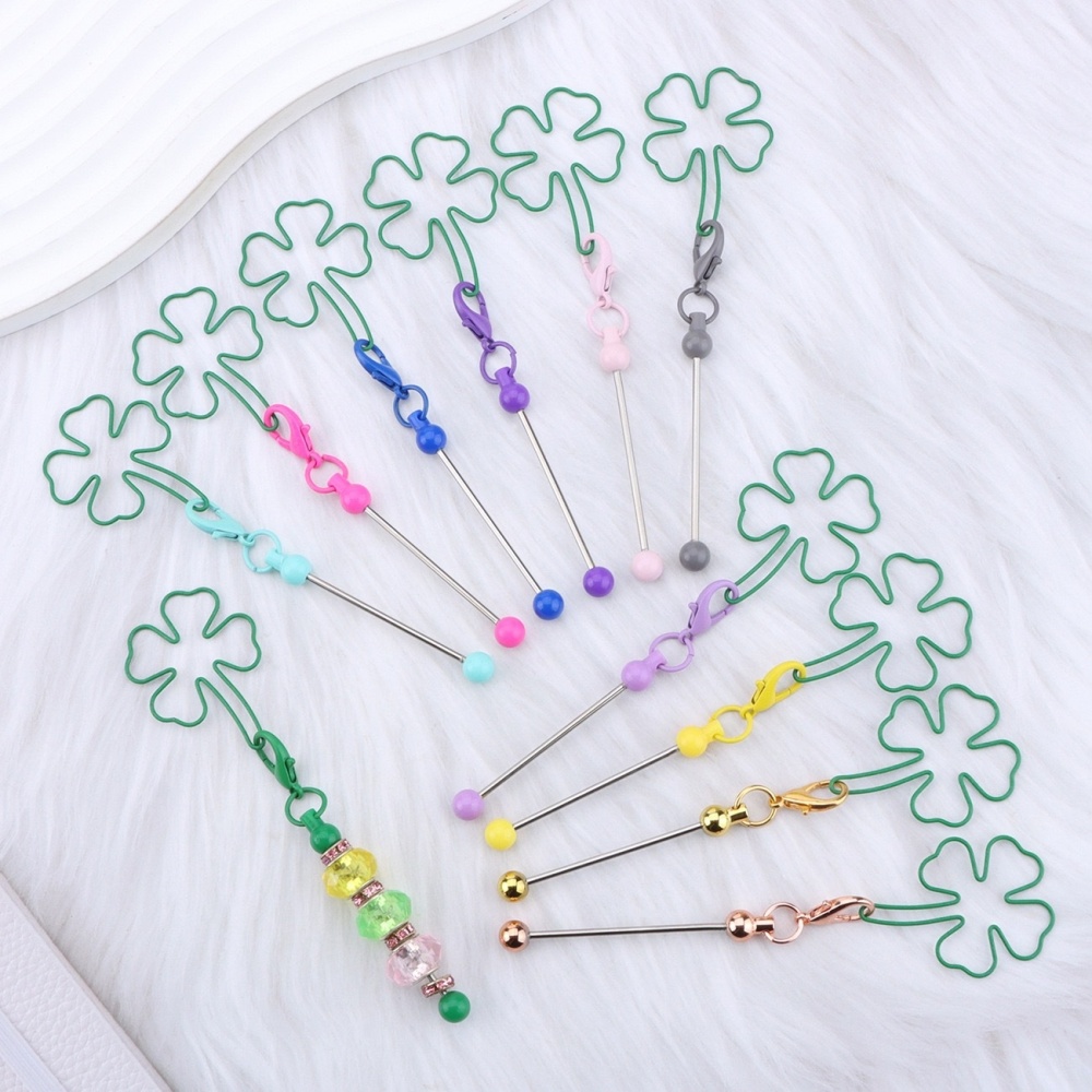 Who gets it?! This DIY four-leaf clover beaded keychain works for phone cases, bags and Christmas trees!