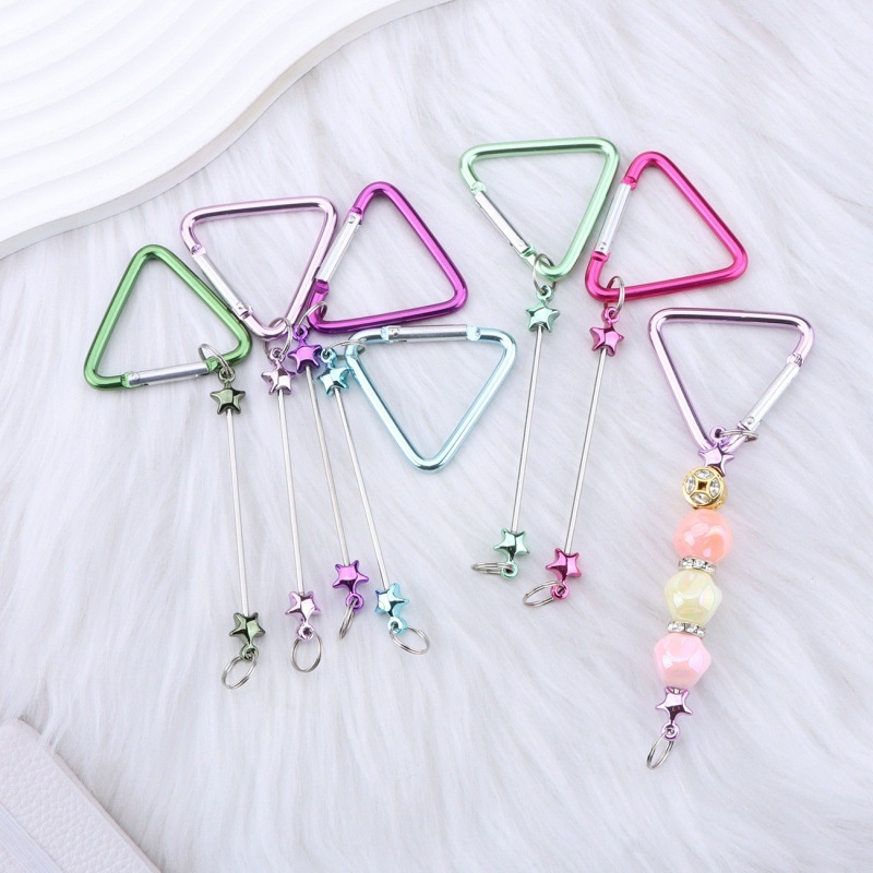 Kawaii DIY Triangular Beaded Keychain – Metal/Plastic Option for Summer Women’s Backpacks
