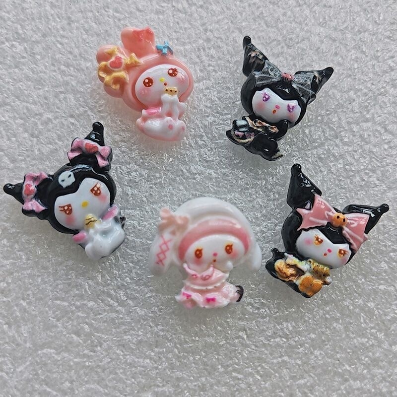 Classic Sanrio cartoon modeling, lovely and fashionable appearance. High-quality resin material, smooth surface, firm and durable.