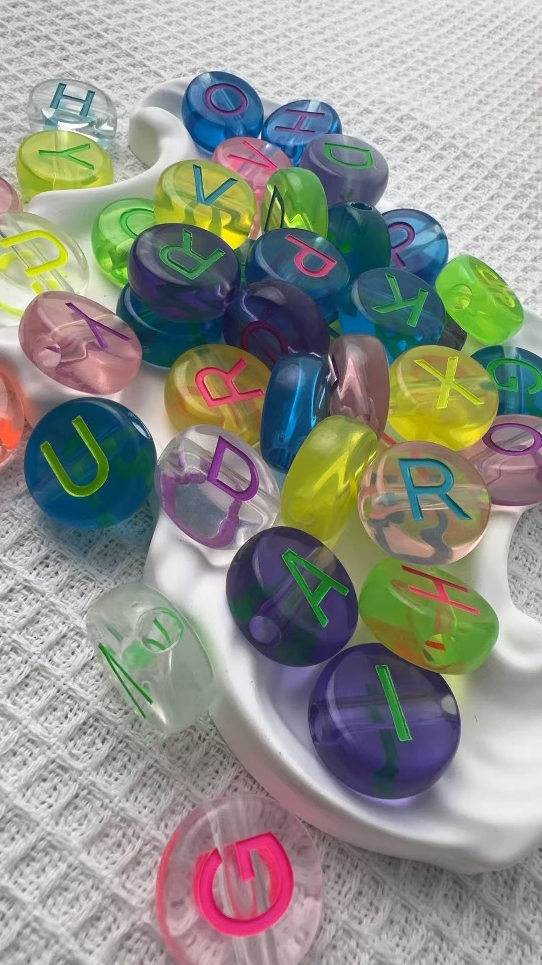 Candy Color Transparent Acrylic Alphabet Beads, Plastic Letter Beads for DIY Jewelry Wholesale