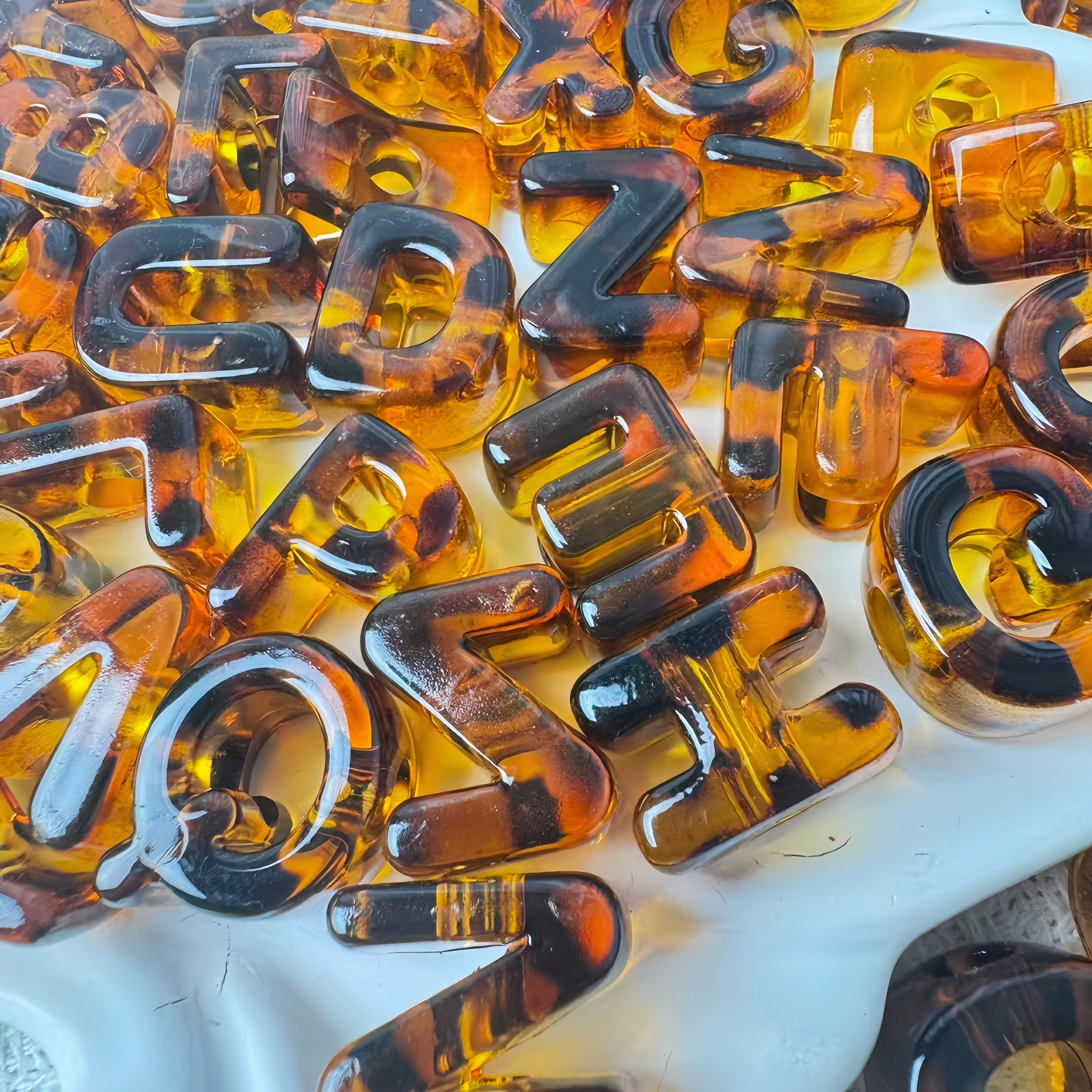 Mixed Letters Acrylic Leopard Print Alphabet Beads Wholesale DIY Letter Beads for Bracelet Necklace Jewelry Making