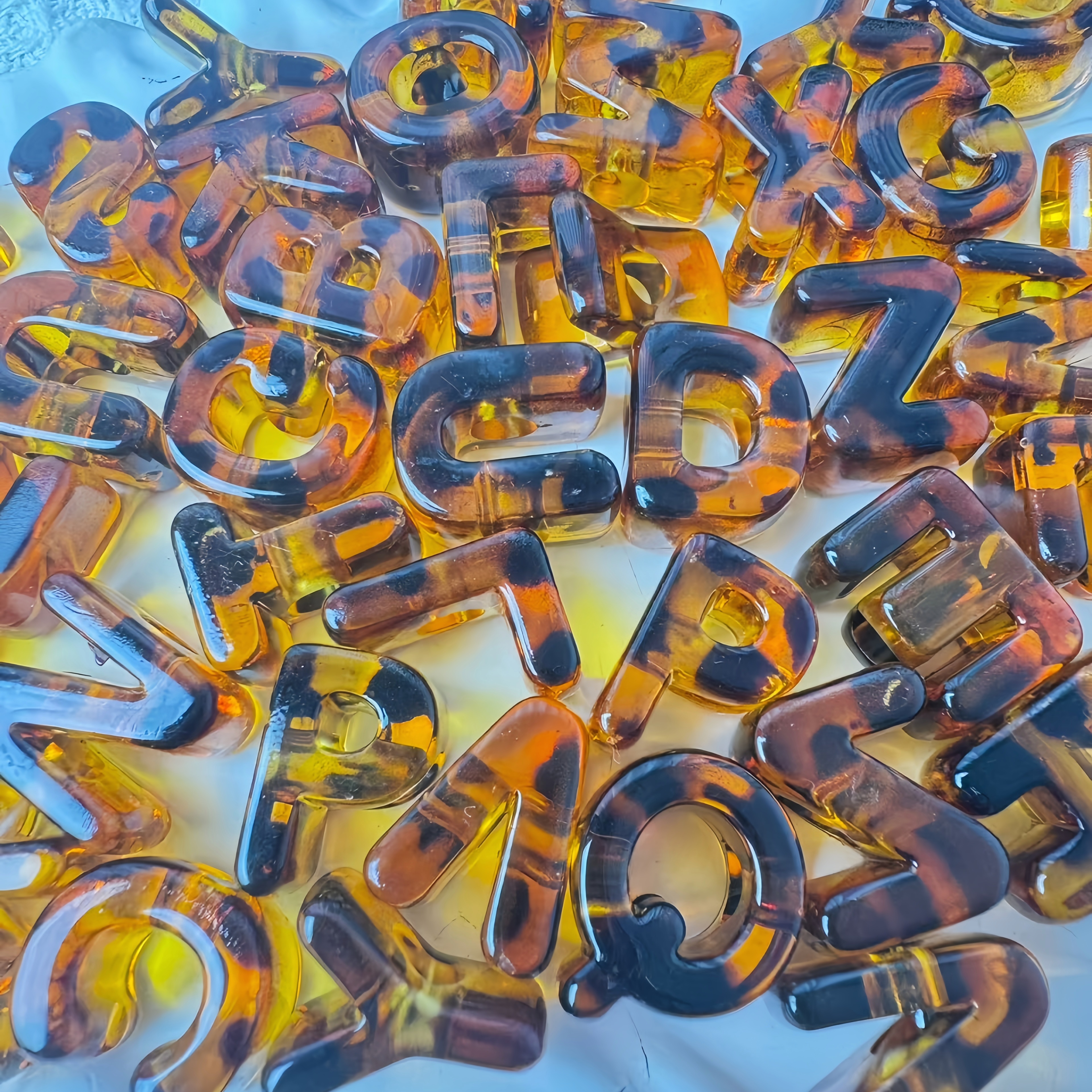 Mixed Letters Acrylic Leopard Print Alphabet Beads Wholesale DIY Letter Beads for Bracelet Necklace Jewelry Making