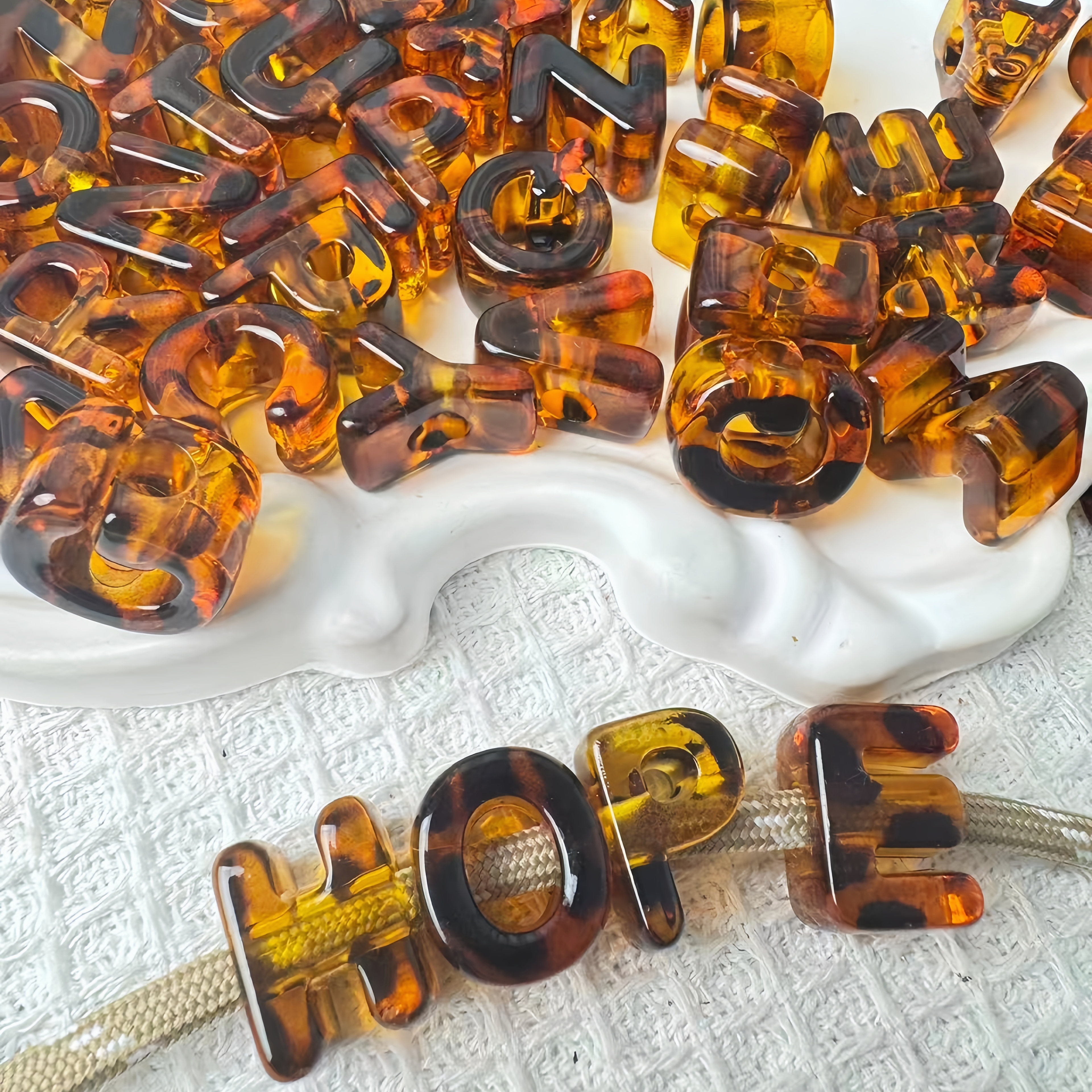 Mixed Letters Acrylic Leopard Print Alphabet Beads Wholesale DIY Letter Beads for Bracelet Necklace Jewelry Making
