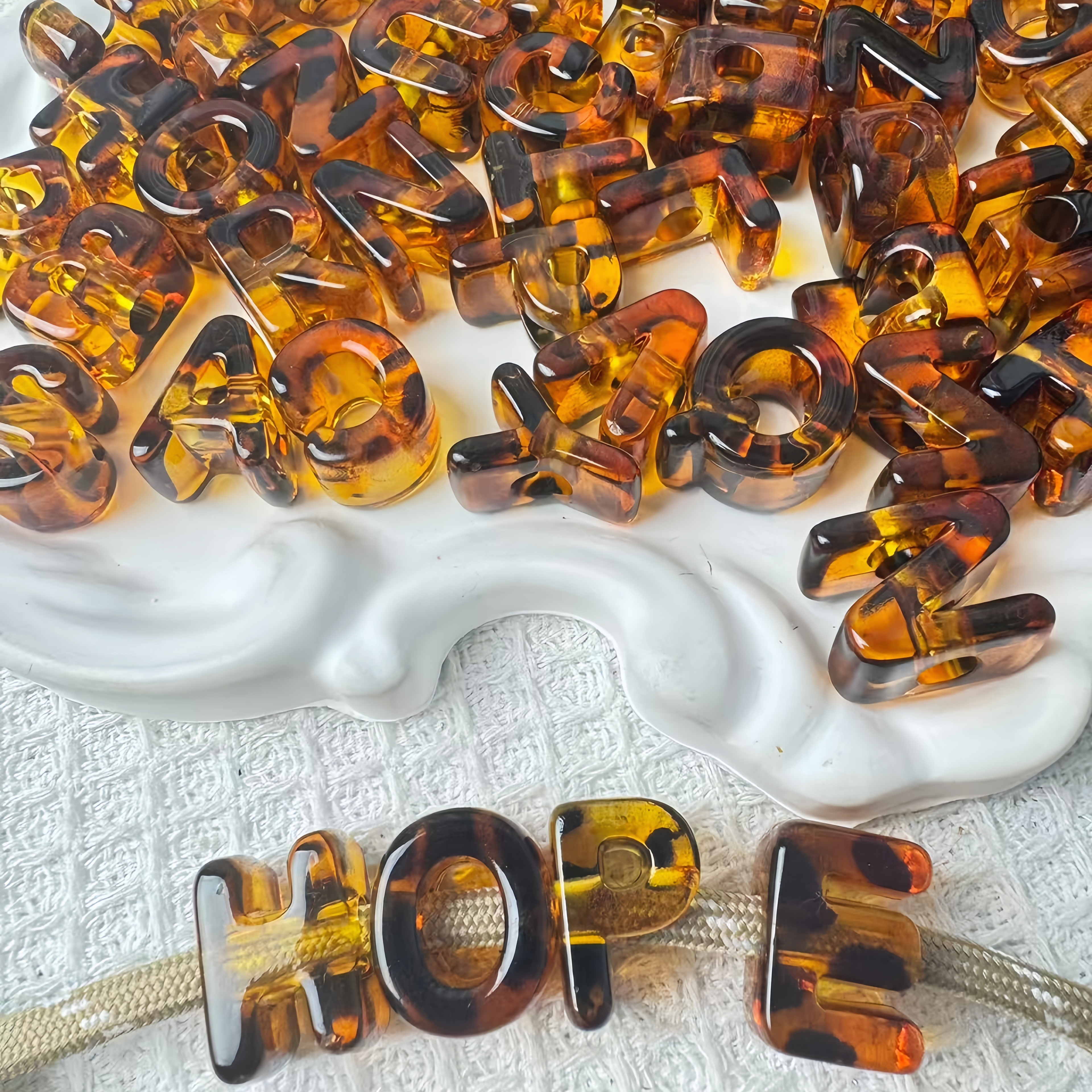 Mixed Letters Acrylic Leopard Print Alphabet Beads Wholesale DIY Letter Beads for Bracelet Necklace Jewelry Making