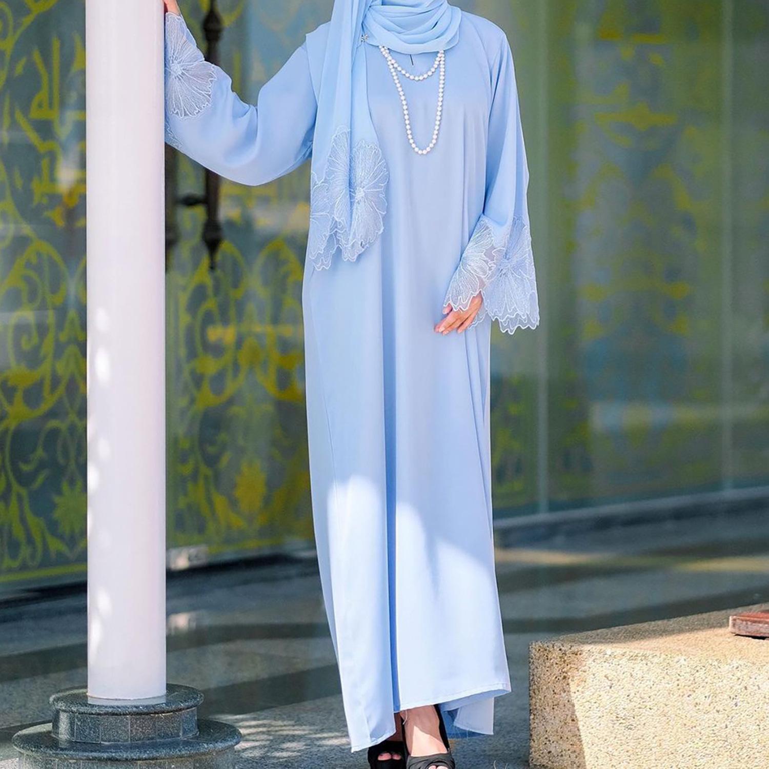 Popular seven-colour women's gown, ready for dispatch, with lace trim and ultra-long sleeves, complete with a hood. Embroidered abaya.