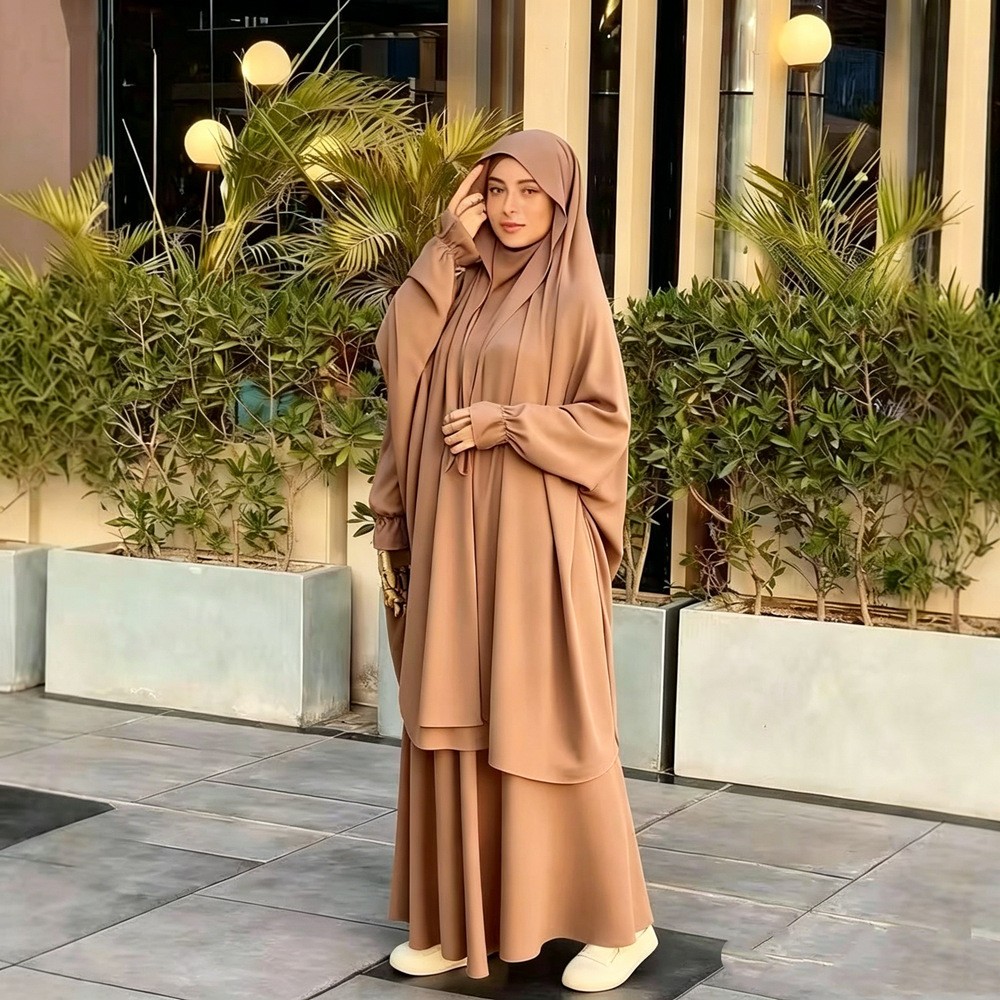 Mature Muslim woman | 2-piece elegant long dress | Comfortable and loose draping cut | Soft and breathable fabric, elegant drawstring design, perfectly covering the body | Suitable for Eid al-Fitr, prayers, gatherings and daily wear | High-end simple brow