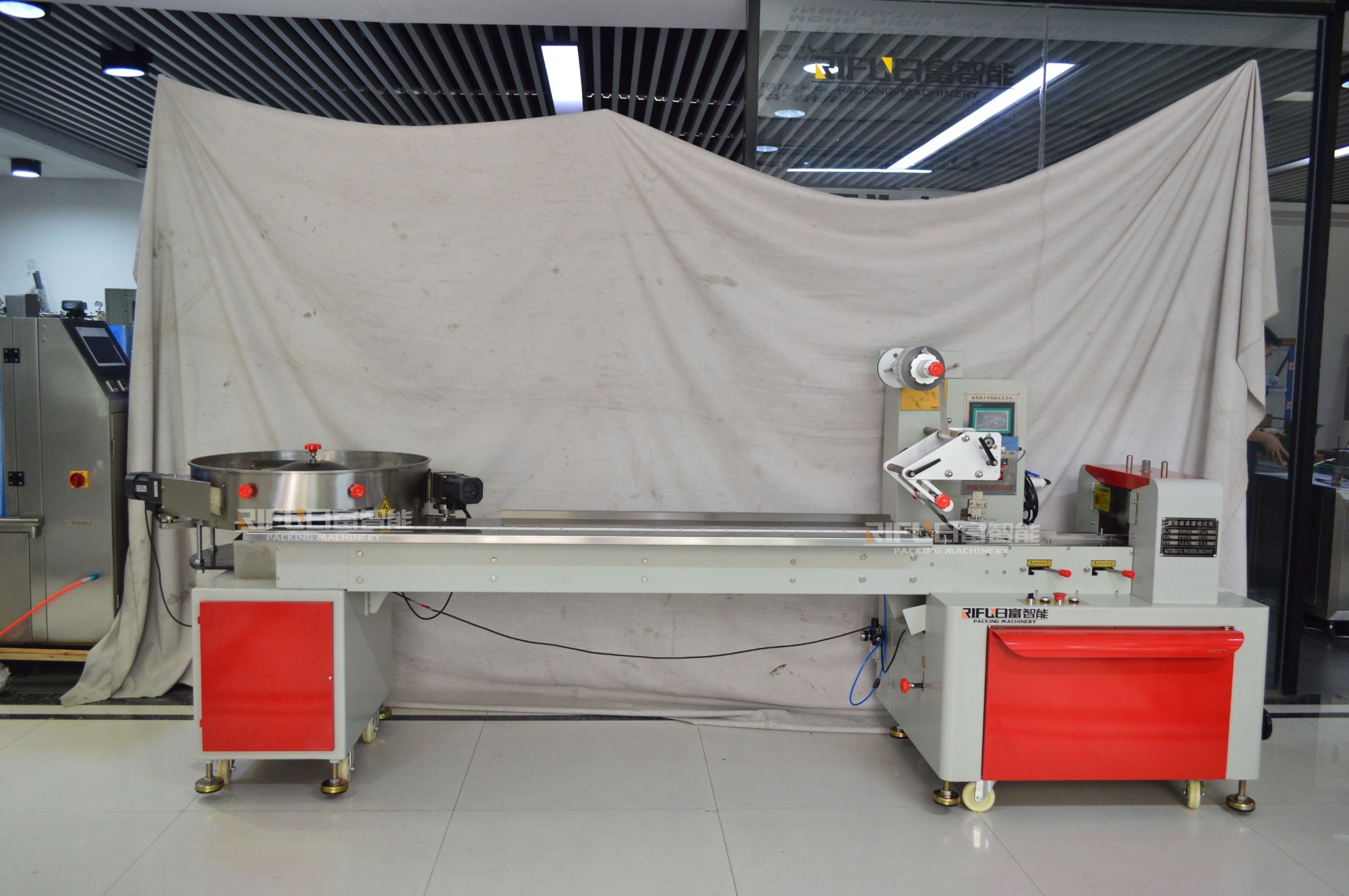 Automatic Pillow Packing Machine For Chocolates Hard Candy Toffee
