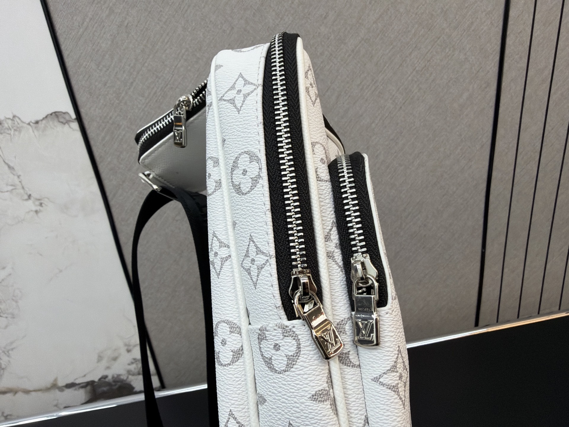 LV,WATCH SHOP,LV