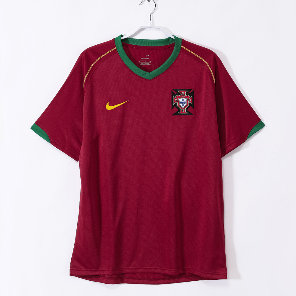 2006 season Portugal home retro Fan version