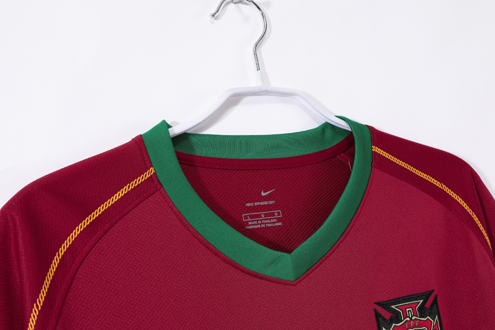 2006 season Portugal home retro Fan version