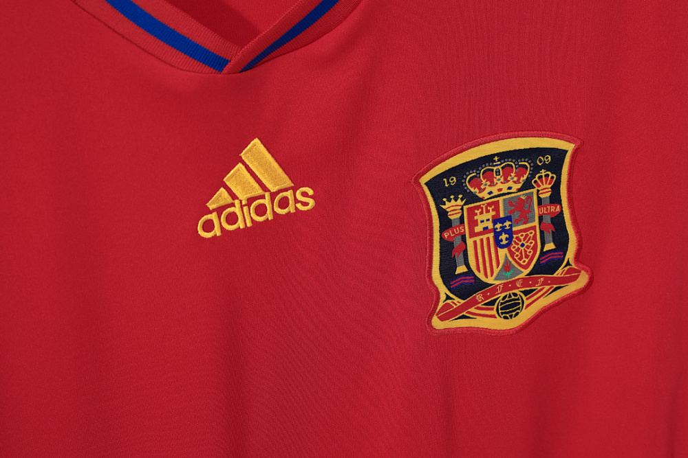 2010 season Spain home retro Fan version