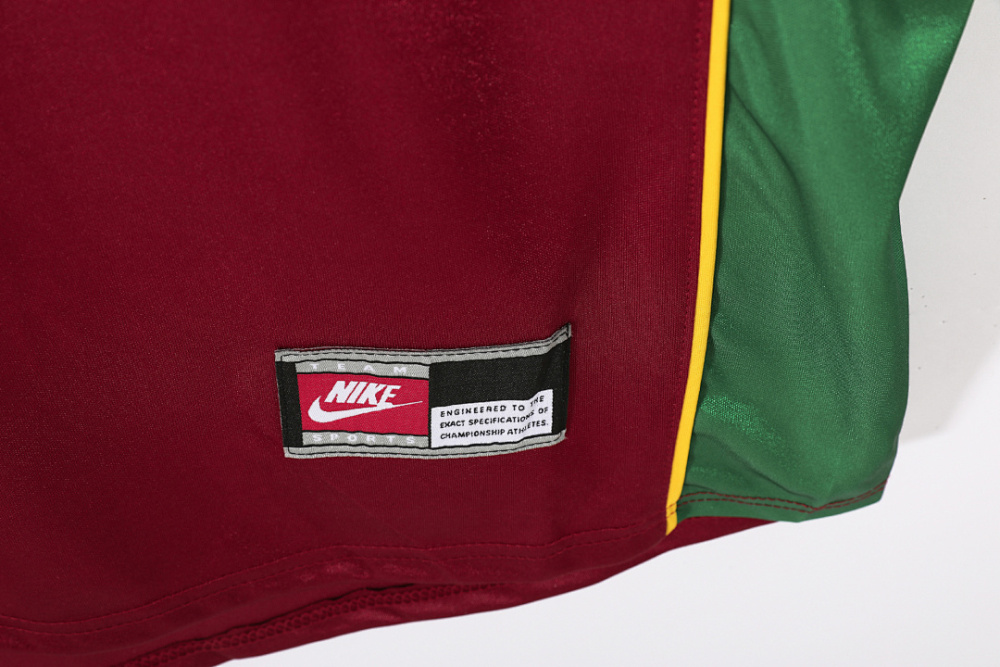 1998 season Portugal home retro Fan version