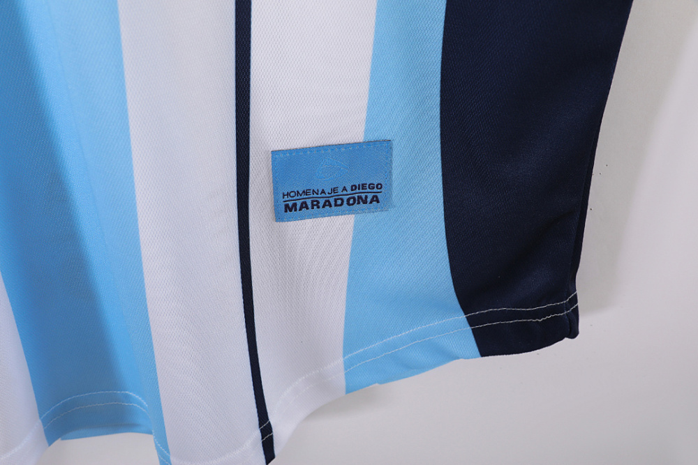 2001 season Argentina home retro Fan version