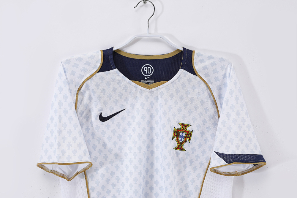 2004 season Portugal away retro Fan version