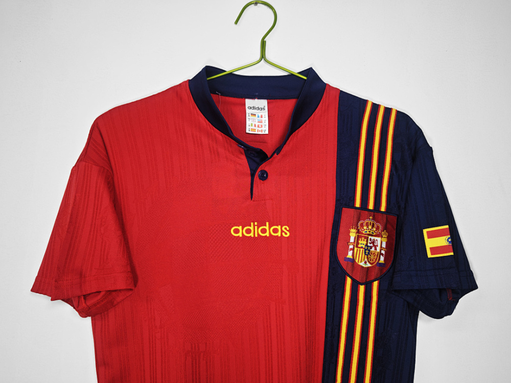 1996 season Spain home retro Fan version