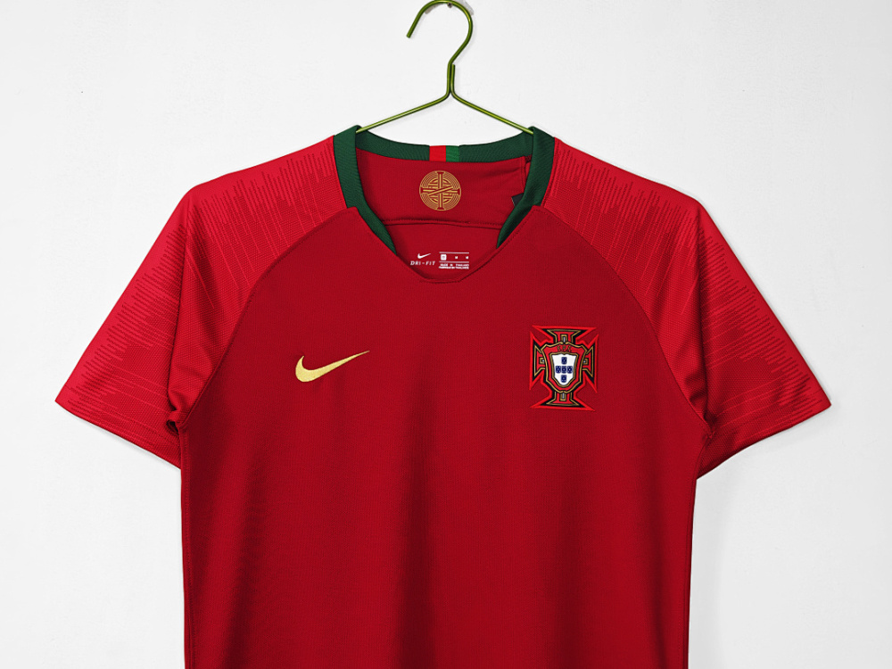2018 season Portugal home retro Fan version