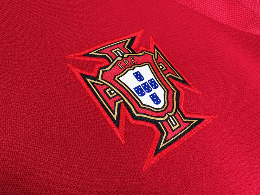 2018 season Portugal home retro Fan version