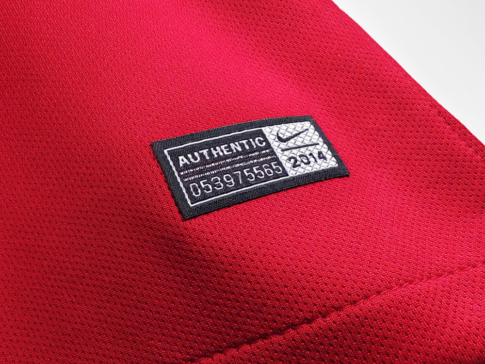 2018 season Portugal home retro Fan version