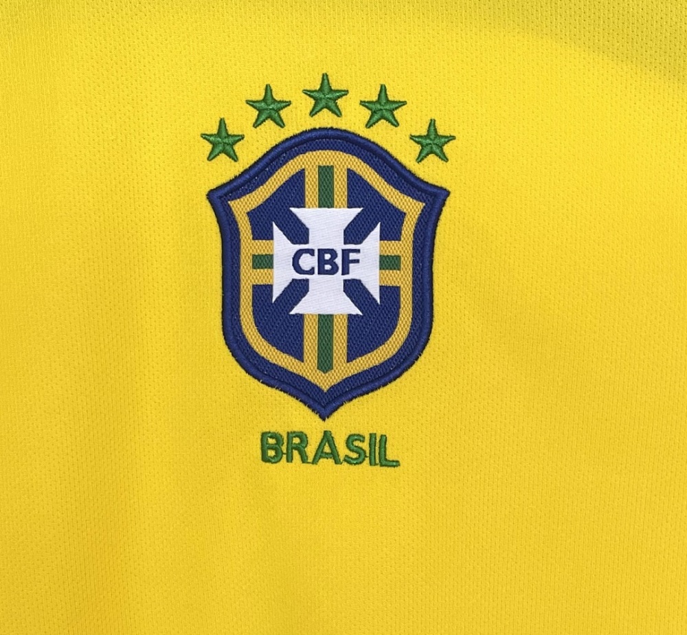 2004 season Brazil home Long sleeved retro Fan version