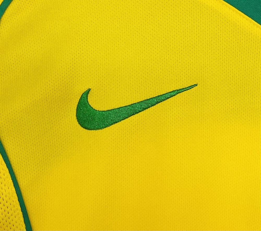 2004 season Brazil home Long sleeved retro Fan version