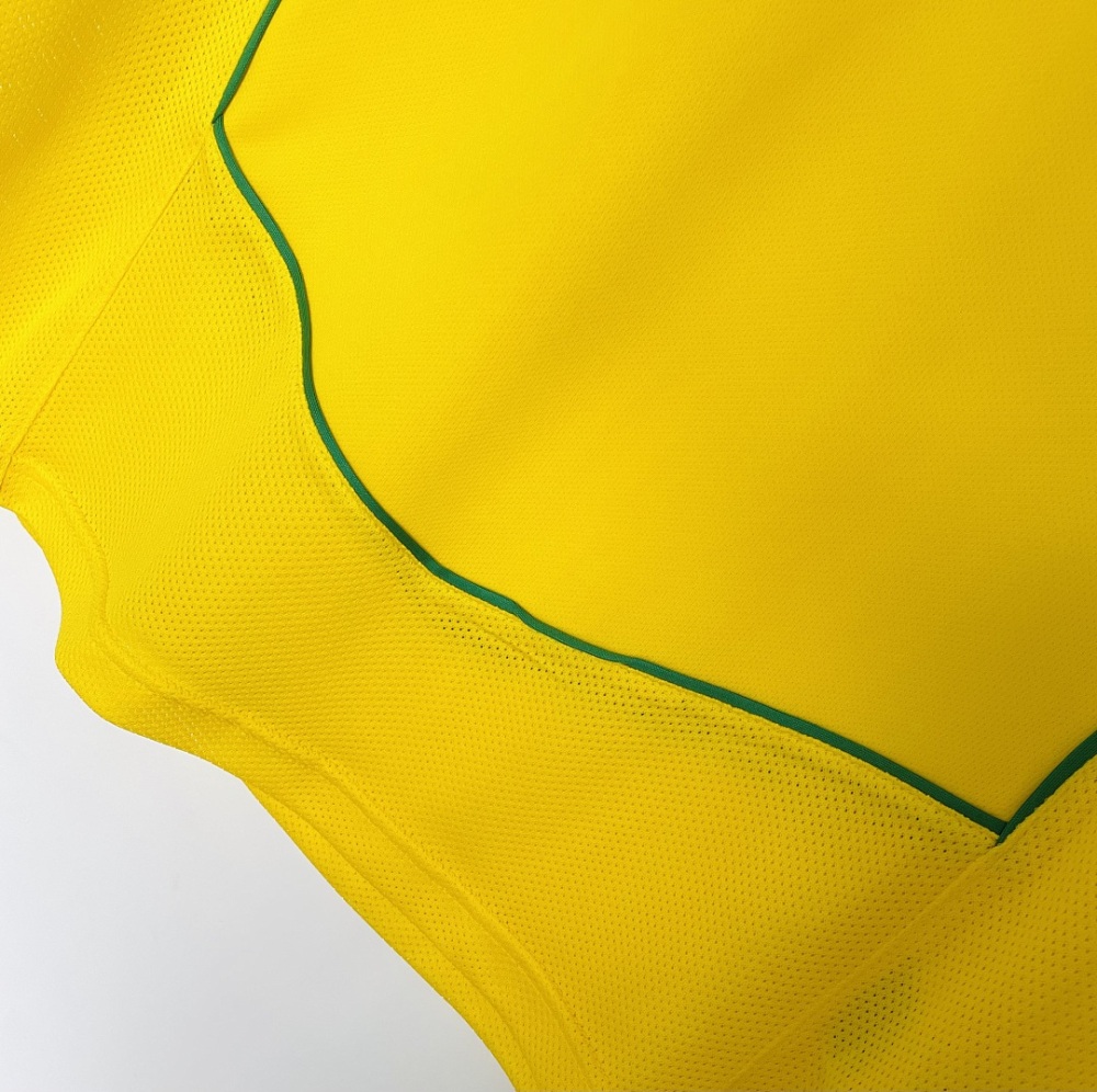 2004 season Brazil home Long sleeved retro Fan version