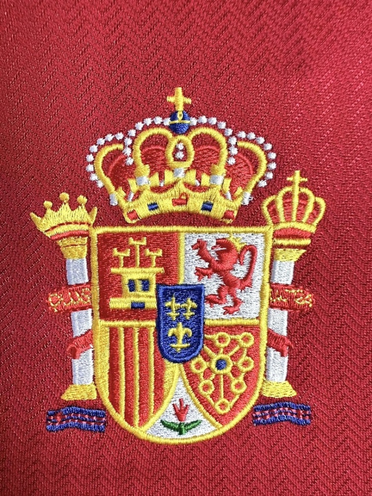 1998 season Spain home retro Fan version