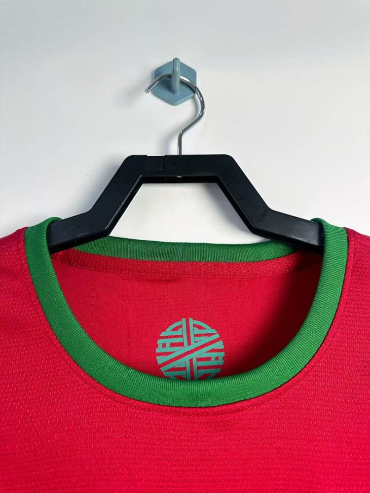 2012 season Portugal home retro Fan version