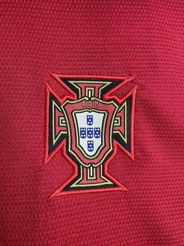 2012 season Portugal home retro Fan version