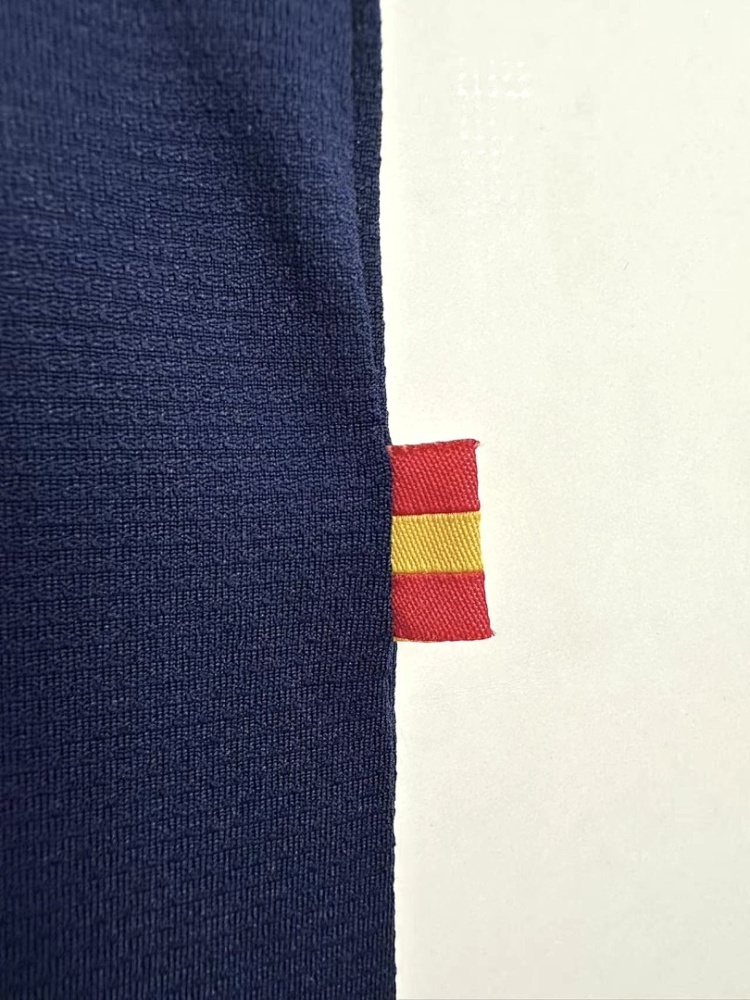 1998 season Spain home retro Fan version
