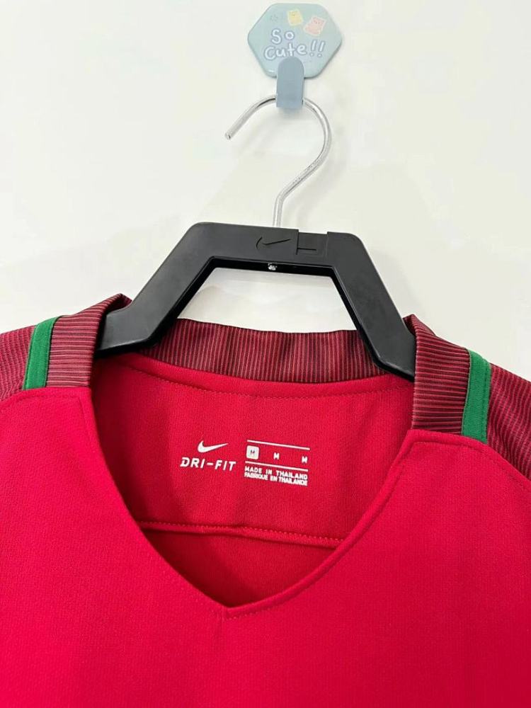 2016 season Portugal home retro Fan version
