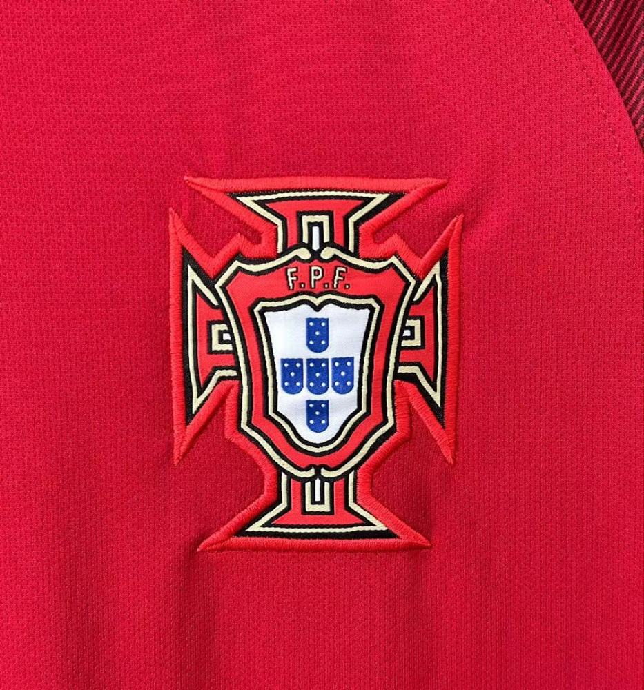 2016 season Portugal home retro Fan version