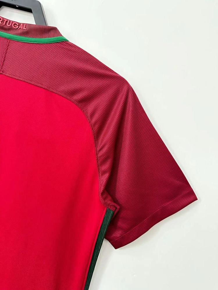 2016 season Portugal home retro Fan version