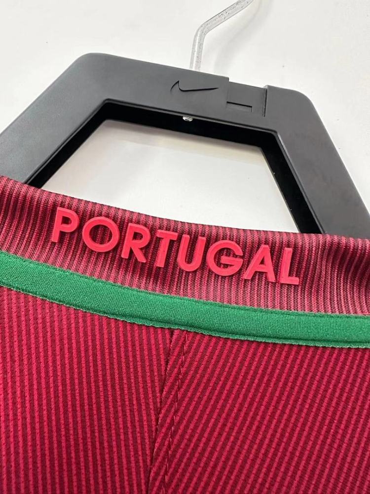 2016 season Portugal home Long sleeved retro Fan version