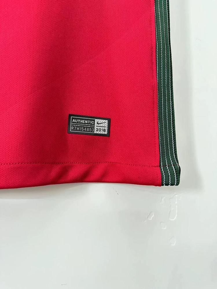 2016 season Portugal home Long sleeved retro Fan version
