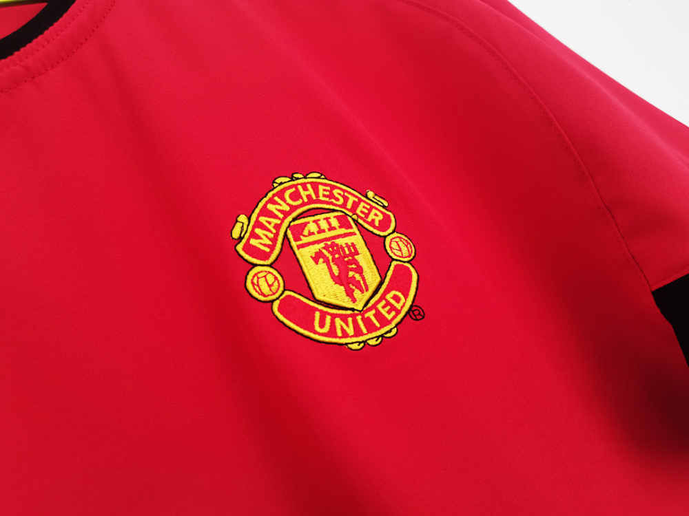 2002/04 season Manchester United home Retro
