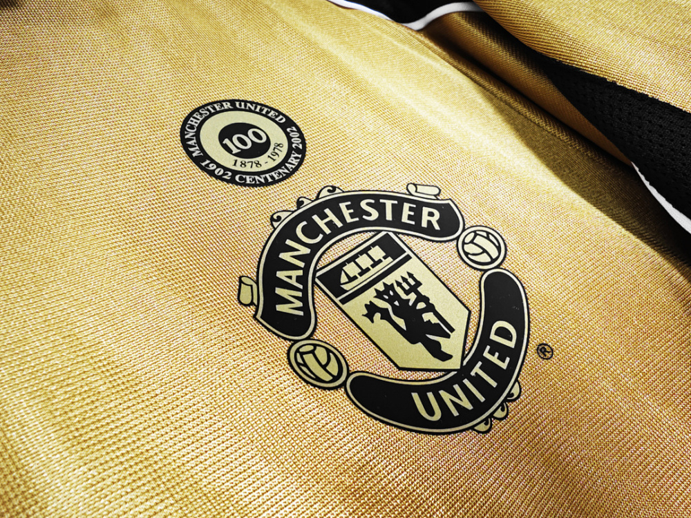 2001/02 season Manchester United Commemorative Edition Retro