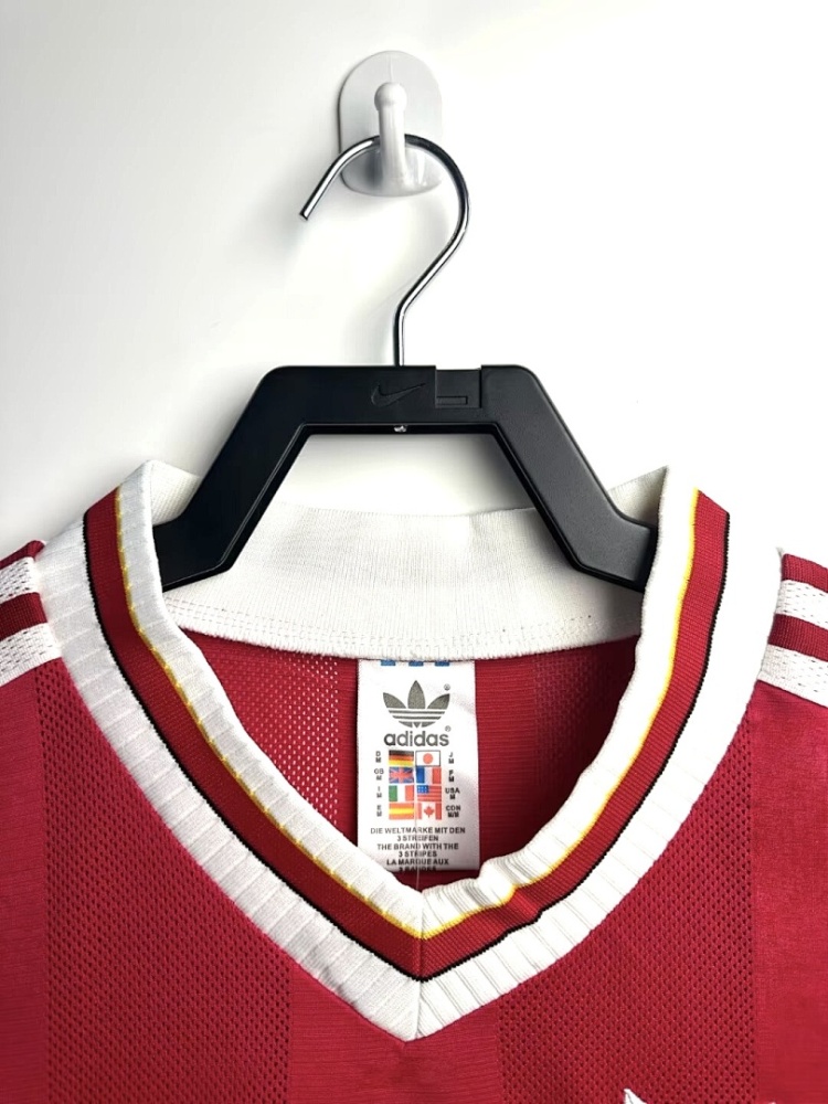 1995/96 season  Liverpool home Long sleeved retro Fan version