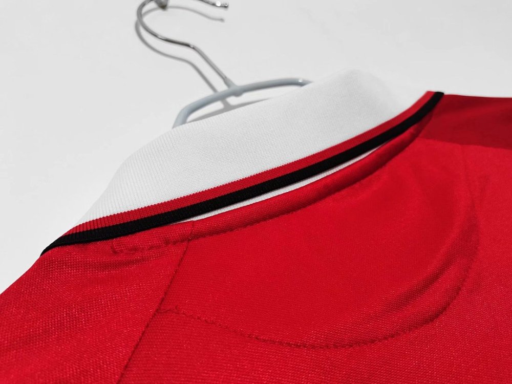 1999/00 season  Manchester United home Long sleeved retro Fan version