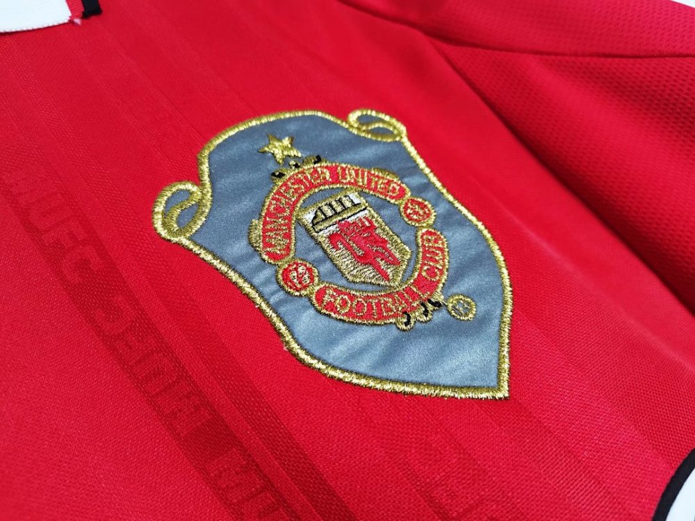 1999/00 season  Manchester United home Long sleeved retro Fan version