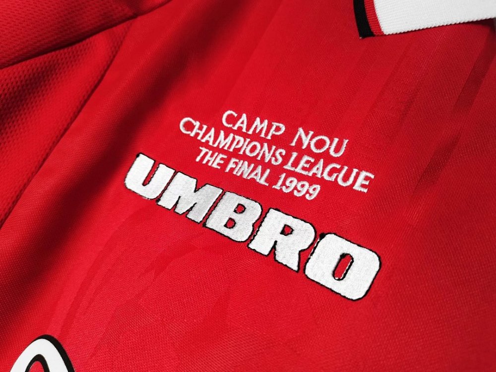 1999/00 season  Manchester United home Long sleeved retro Fan version