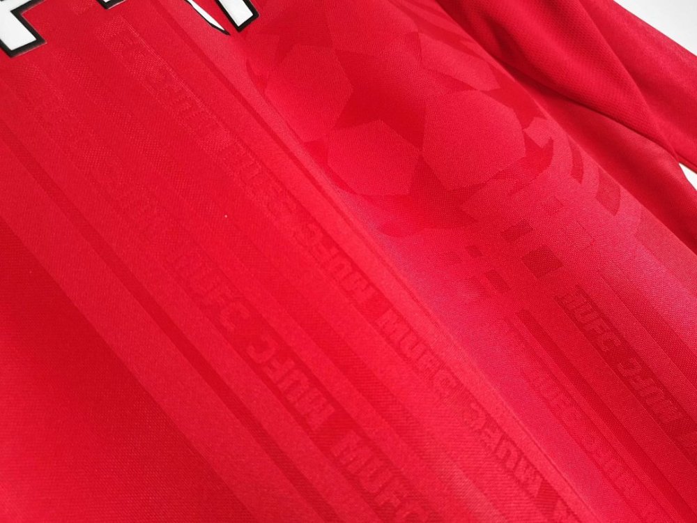1999/00 season  Manchester United home Long sleeved retro Fan version