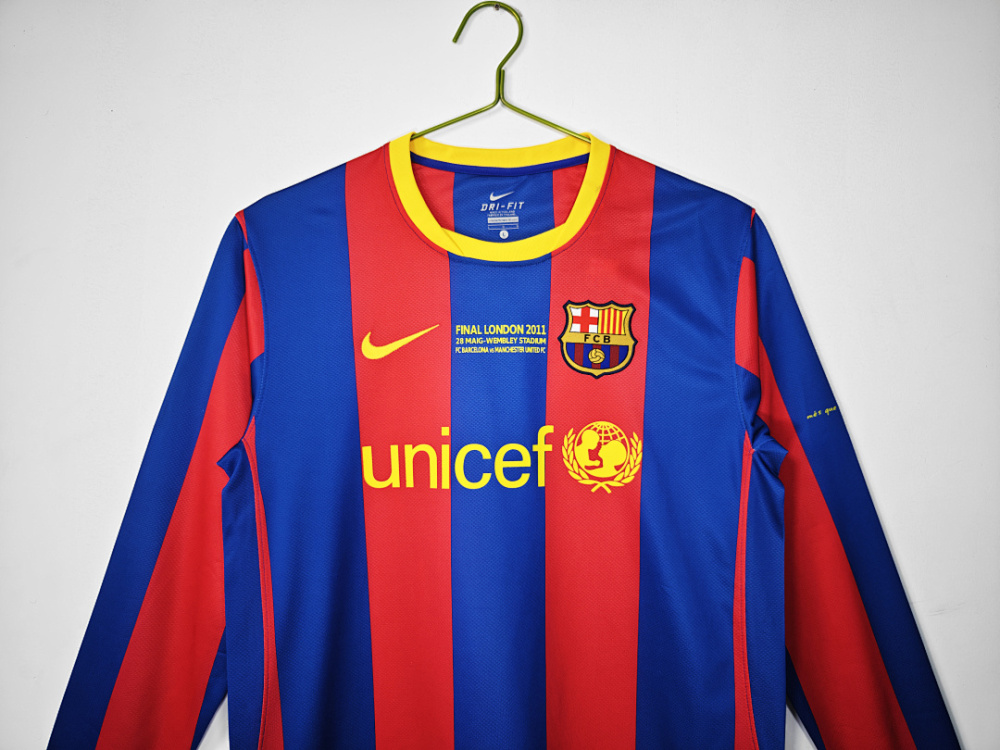2010/11 season  Barcelona UEFA Champions League Long sleeved retro Fan version
