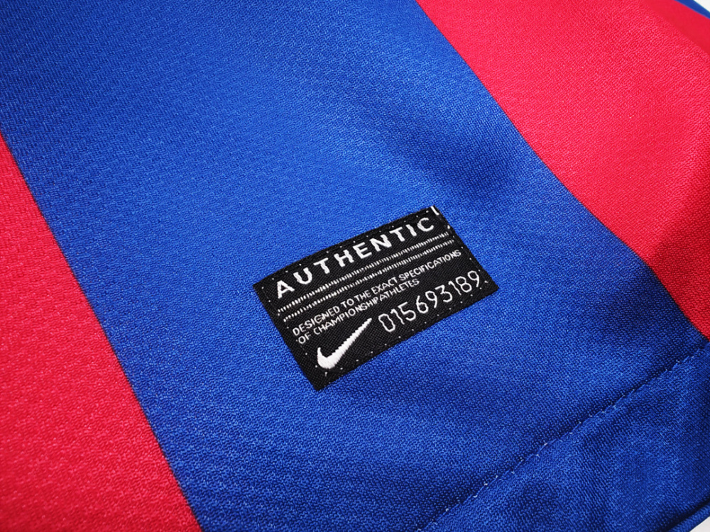 2010/11 season  Barcelona UEFA Champions League Long sleeved retro Fan version