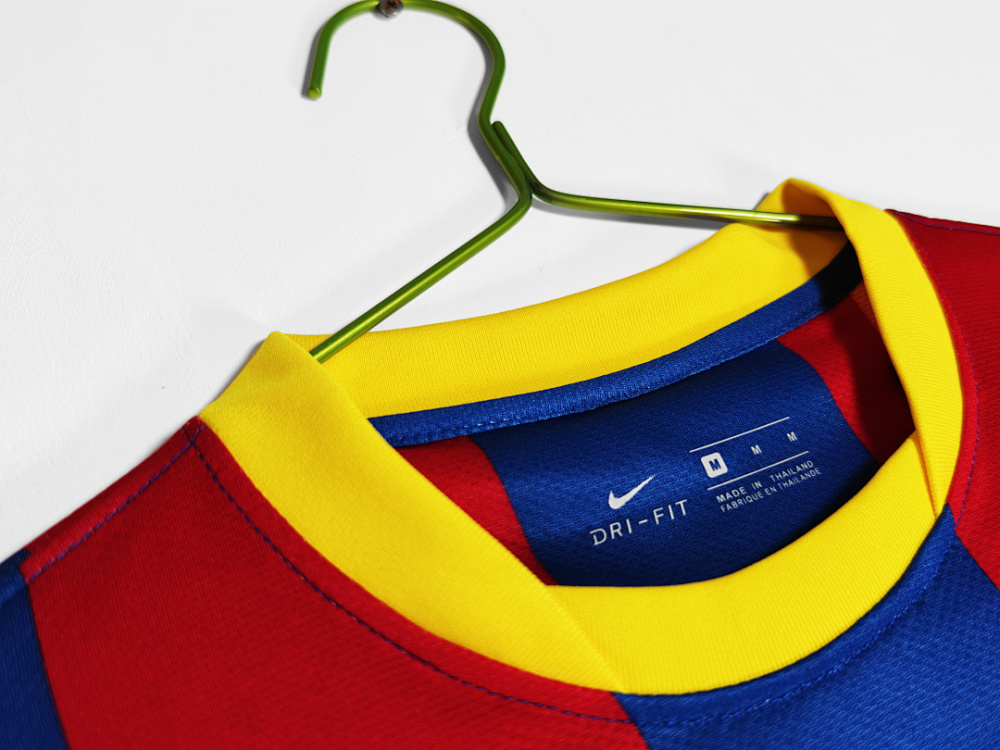 2010/11 season  Barcelona home Long sleeved retro Fan version
