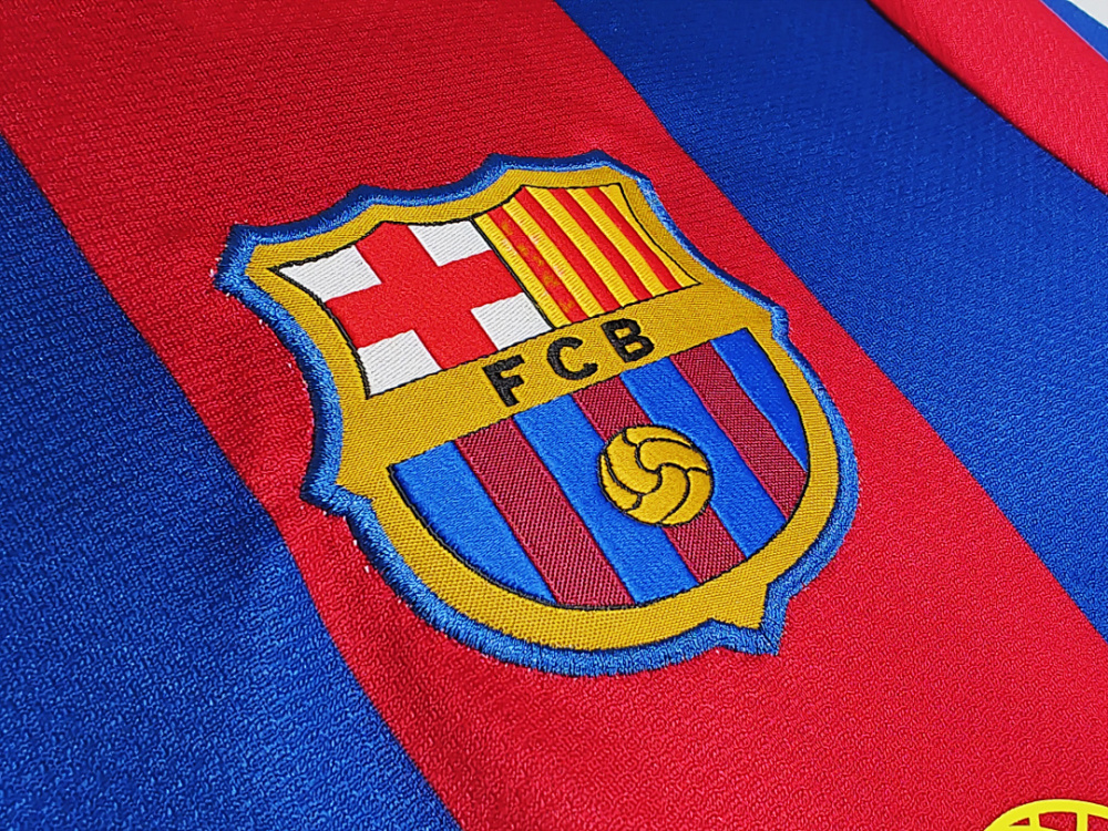 2010/11 season  Barcelona home Long sleeved retro Fan version