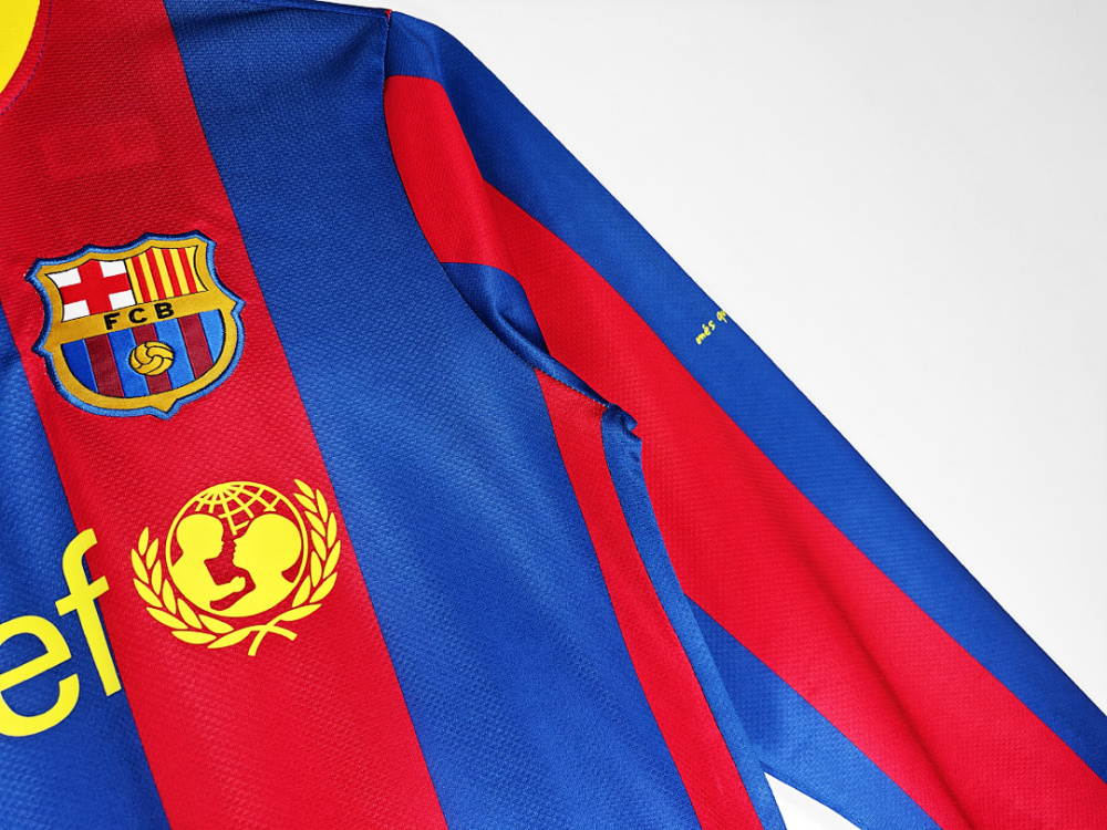 2010/11 season  Barcelona home Long sleeved retro Fan version